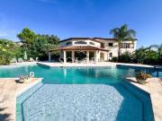 Villa avec piscine à Mandelieu proche des plages et des...