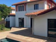 Villa avec piscine au cœur du Triangle d’Or