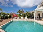 Villa avec piscine en bord de mer