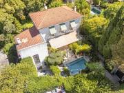 Villa avec piscine en bord de mer