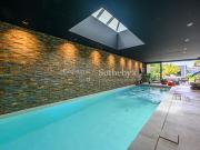 Villa avec piscine en bord de mer