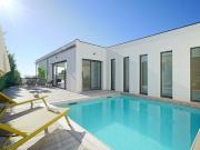 Villa avec piscine en bord de mer