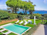 Villa avec piscine en bord de mer