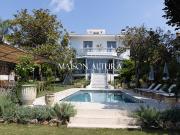 Villa avec piscine en bord de mer