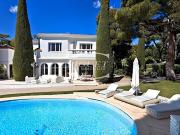 Villa avec piscine en bord de mer