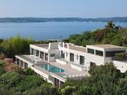 Villa avec piscine en bord de mer