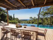 Villa avec piscine en bord de mer