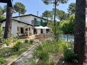 Villa avec piscine en bord de mer