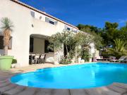 Villa avec piscine en bord de mer