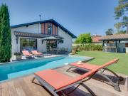 Villa avec piscine en bord de mer