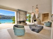 Villa avec piscine en bord de mer