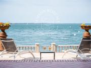 Villa avec piscine en bord de mer