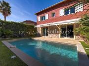 Villa avec piscine en bord de mer