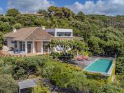 Villa avec piscine en bord de mer