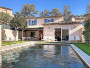 Villa avec piscine en bord de mer