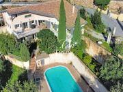 Villa avec piscine en bord de mer