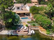 Villa avec piscine en bord de mer