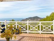 Villa avec piscine en bord de mer