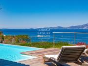 Villa avec piscine en bord de mer