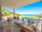 Villa avec piscine en bord de mer