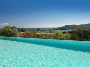 Villa avec piscine en bord de mer