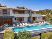 Villa avec piscine en bord de mer