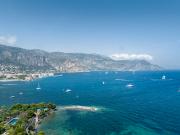 Villa avec piscine en bord de mer