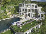 Villa avec piscine et jardin