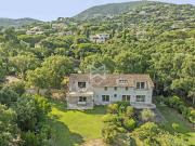 Villa avec piscine et jardin