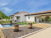Villa avec piscine et jardin