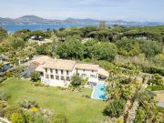 Villa avec piscine et jardin