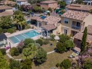 Villa avec piscine et jardin