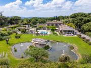 Villa avec piscine et jardin