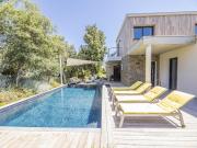 Villa avec piscine et jardin