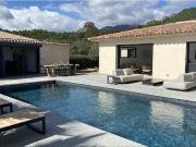Villa avec piscine et jardin