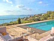 Villa avec piscine et jardin