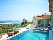 Villa avec piscine et jardin