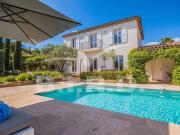 Villa avec piscine et jardin