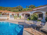 Villa avec piscine et jardin