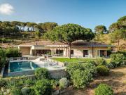 Villa avec piscine et jardin