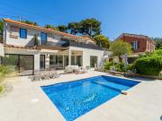 Villa avec piscine et jardin