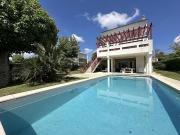 Villa avec piscine et jardin