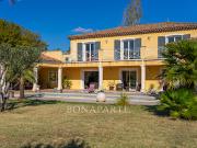 Villa avec piscine et jardin