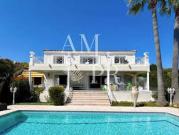 Villa avec piscine et jardin