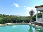 Villa avec piscine et jardin