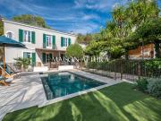 Villa avec piscine et jardin