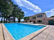 Villa avec piscine et jardin