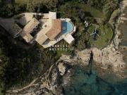 Villa avec piscine en bord de mer