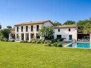 Villa avec piscine et jardin