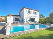 Villa avec piscine et jardin